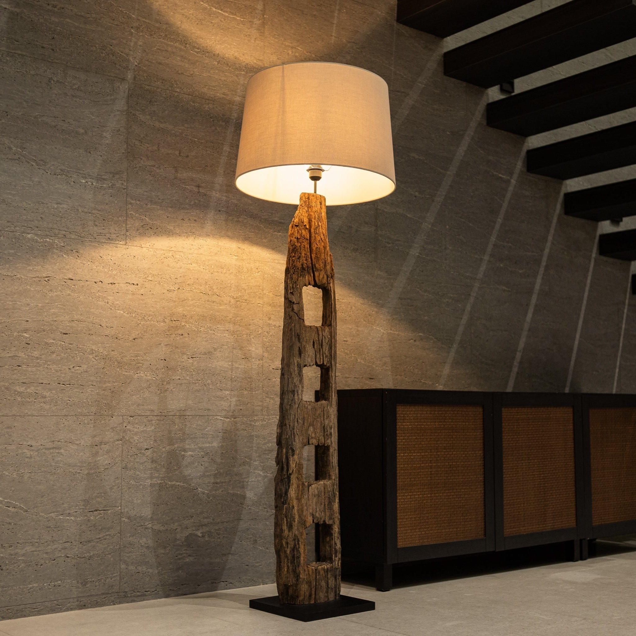 Kavara Floor Lamp